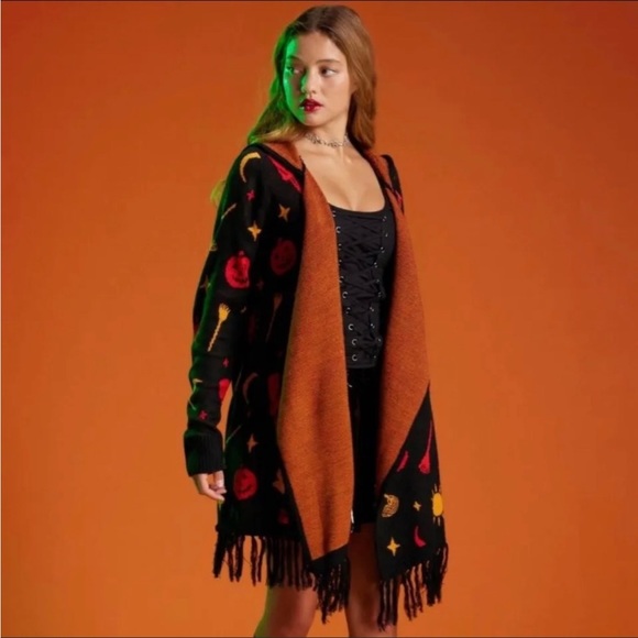 S Hocus Pocus sweater - Picture 2 of 3